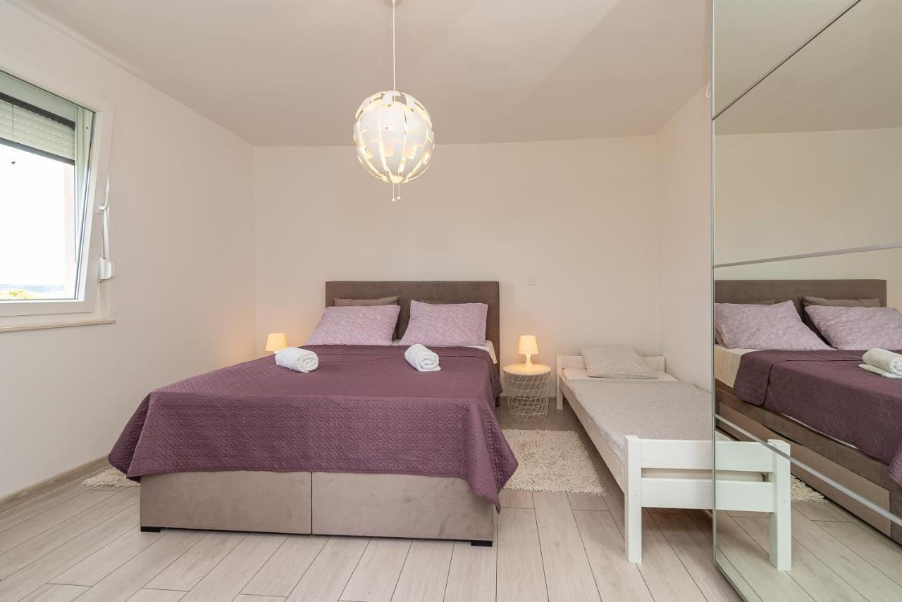Vila Luna Apartments Zadar Ngoại thất bức ảnh